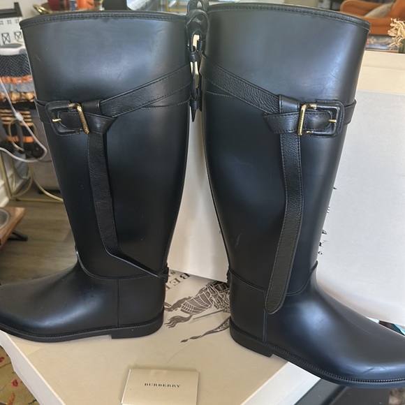 Burberry knee-high rubber rain boots. Equestrian style with brass buckle. Sz 7 - Picture 2 of 10